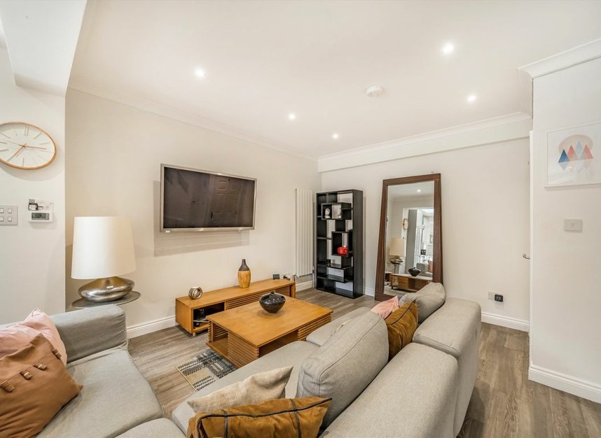 Properties let in Western Road - SW19 2QD view2