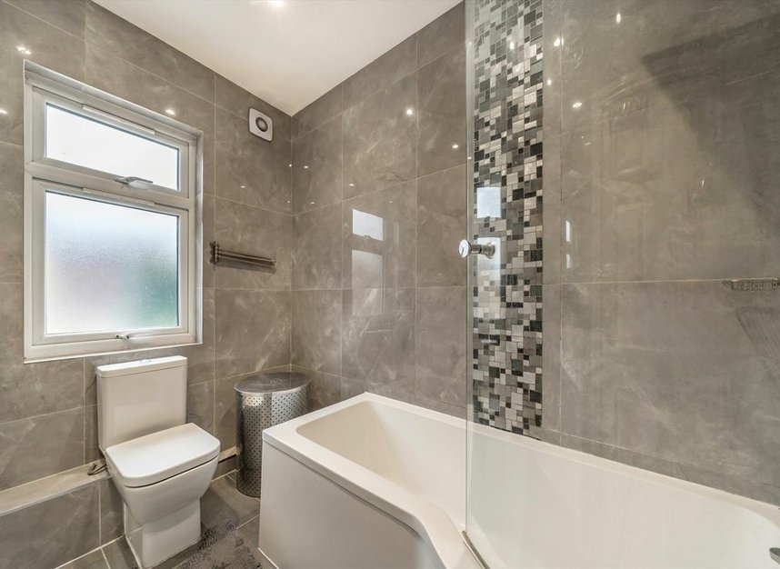 Properties let in Western Road - SW19 2QD view7