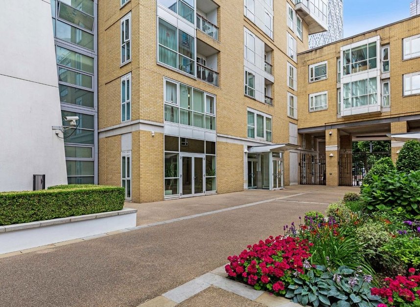 Properties to let in Westferry Circus - E14 8RP view5