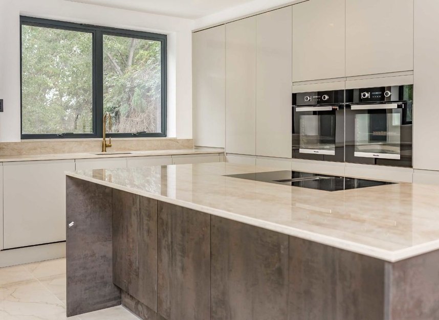 Properties to let in White Orchards - N20 8AQ view24