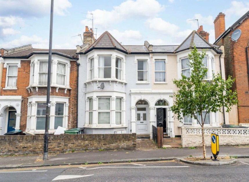 Properties to let in Wightman Road - N8 0BB view1