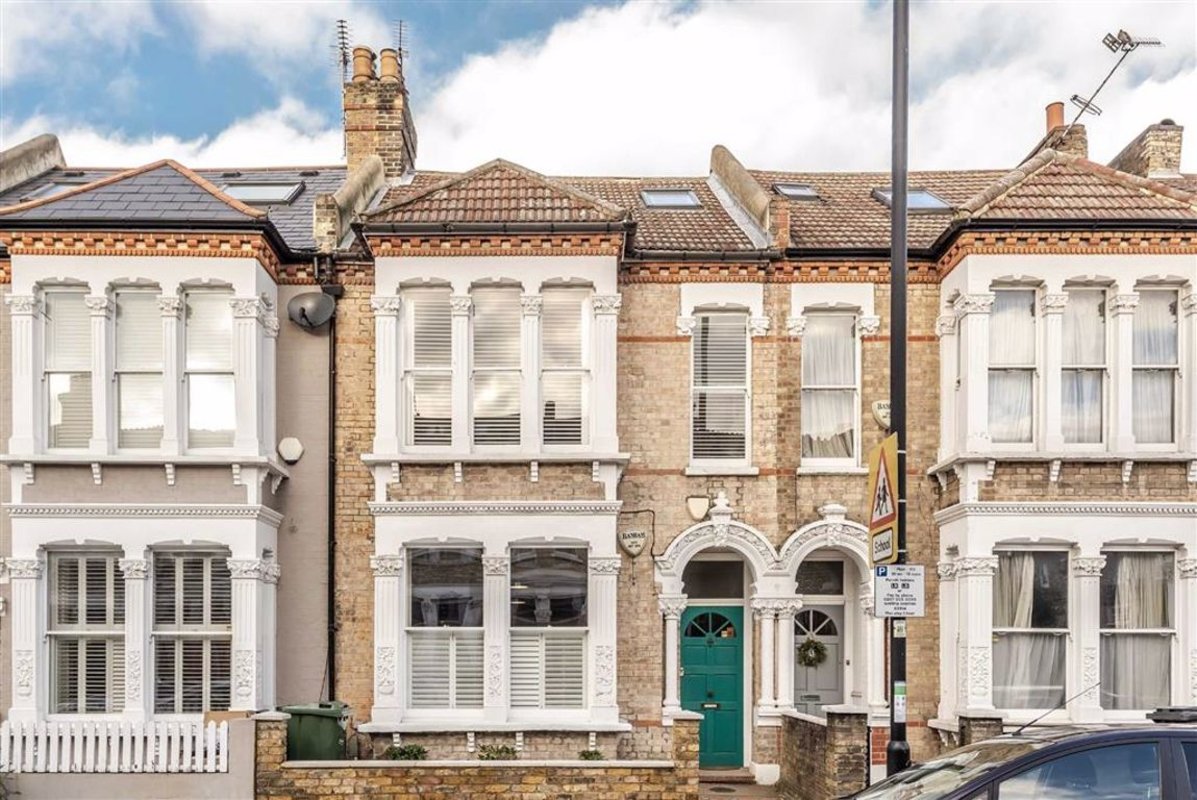 Clapham common sw4 london side south close Flat for sale in Abbeville Road, London, SW4 | Dexters