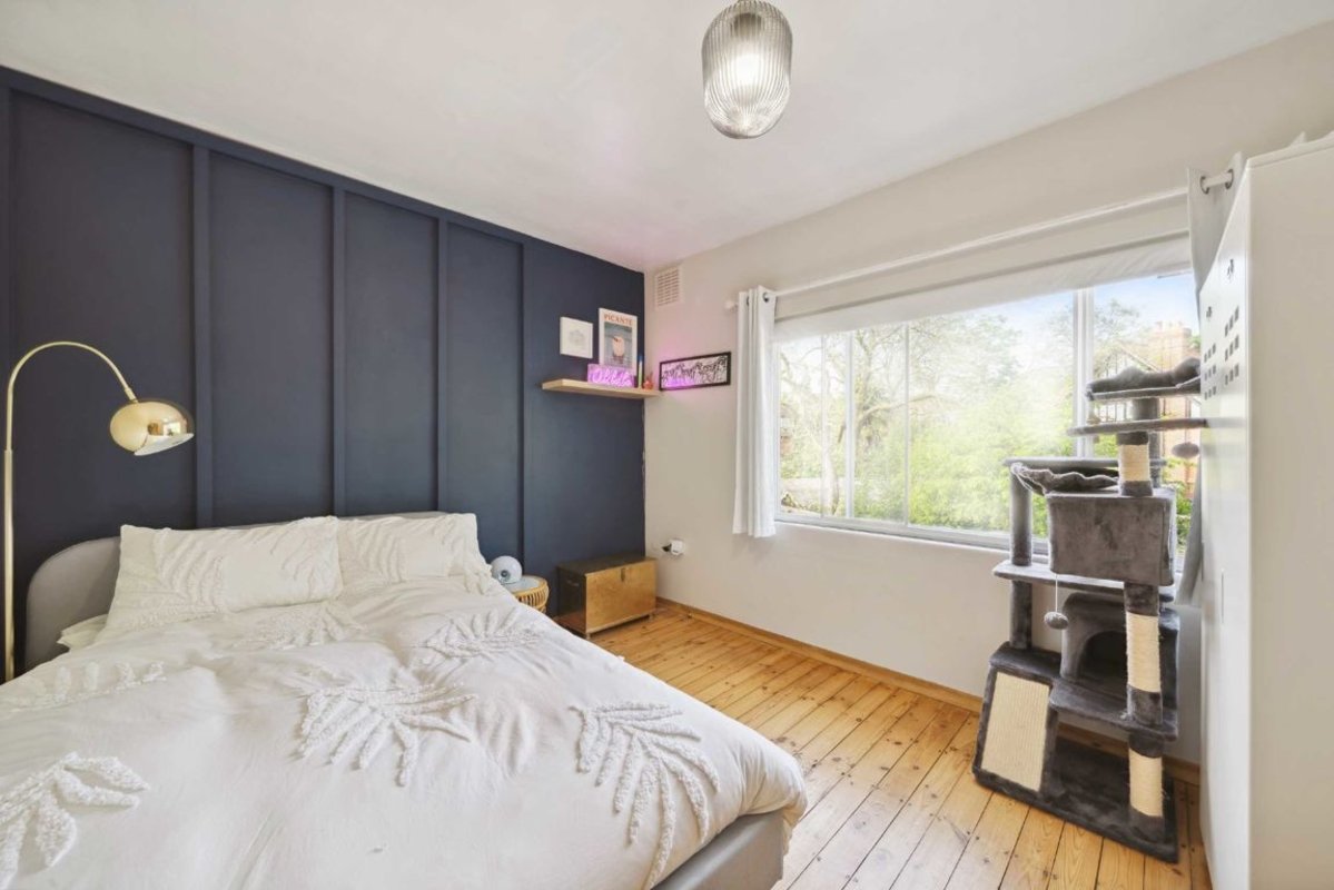 Flat for sale in Bridge Road, East Molesey, KT8 (Ref 225078) Dexters
