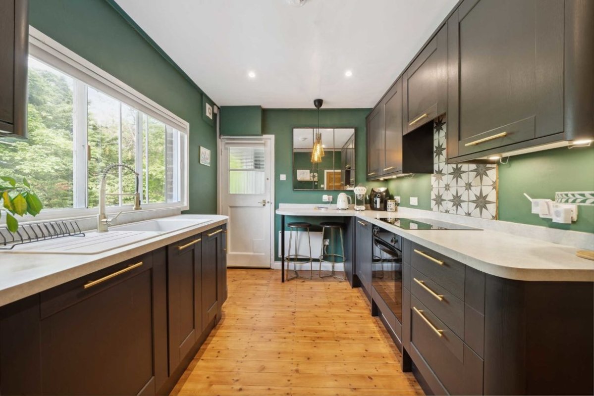 Flat for sale in Bridge Road, East Molesey, KT8 (Ref 225078) Dexters