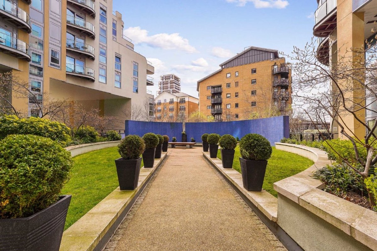 Flat for sale in Bridges Court Road, London, SW11 (Ref 207317) Dexters