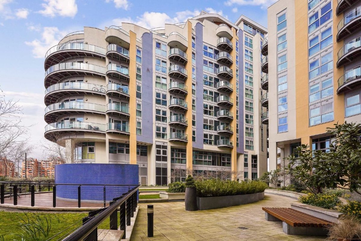 Flat for sale in Bridges Court Road, London, SW11 (Ref 207317) Dexters