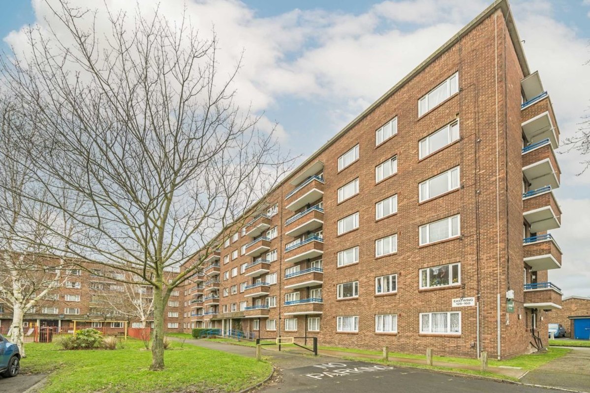 Flat for sale in Cambridge Gardens, Kingston Upon Thames, KT1 (Ref