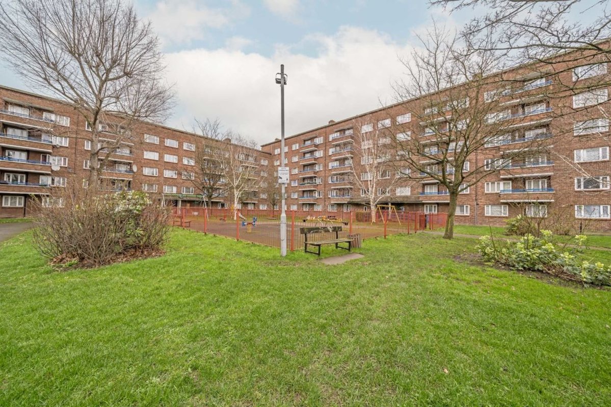 Flat for sale in Cambridge Gardens, Kingston Upon Thames, KT1 (Ref