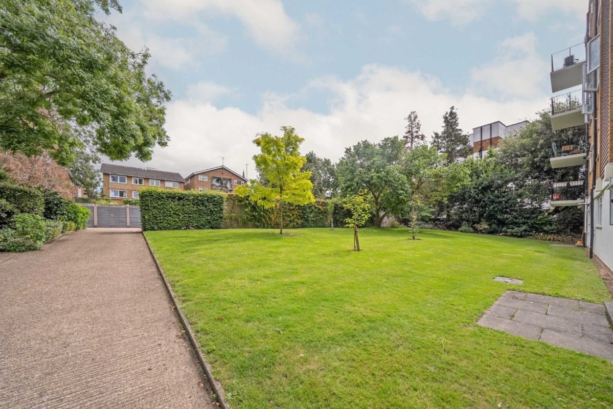Flat for sale in Claremont Road, Surbiton, KT6 (Ref 208314) Dexters