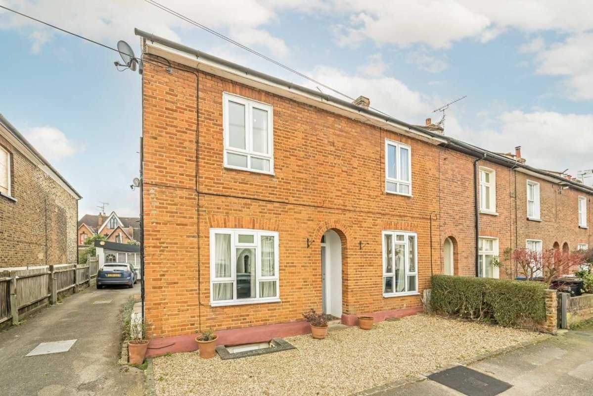 Flat for sale in Cleaveland Road, Surbiton, KT6 (Ref 220878) Dexters