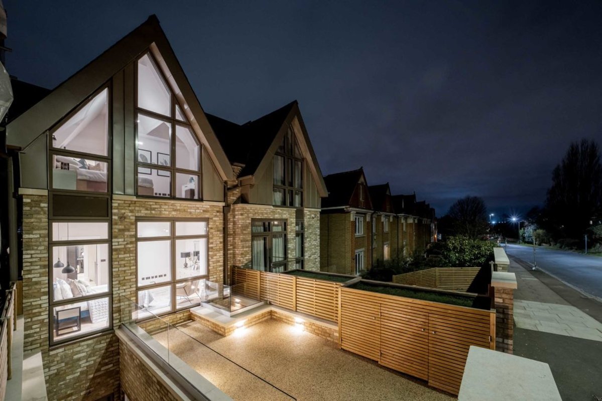 House semidetached for sale in Cottenham Park Road, London, SW20