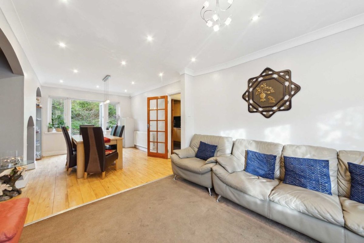 House for sale in Covington Way, London, SW16 (Ref 219813) Dexters