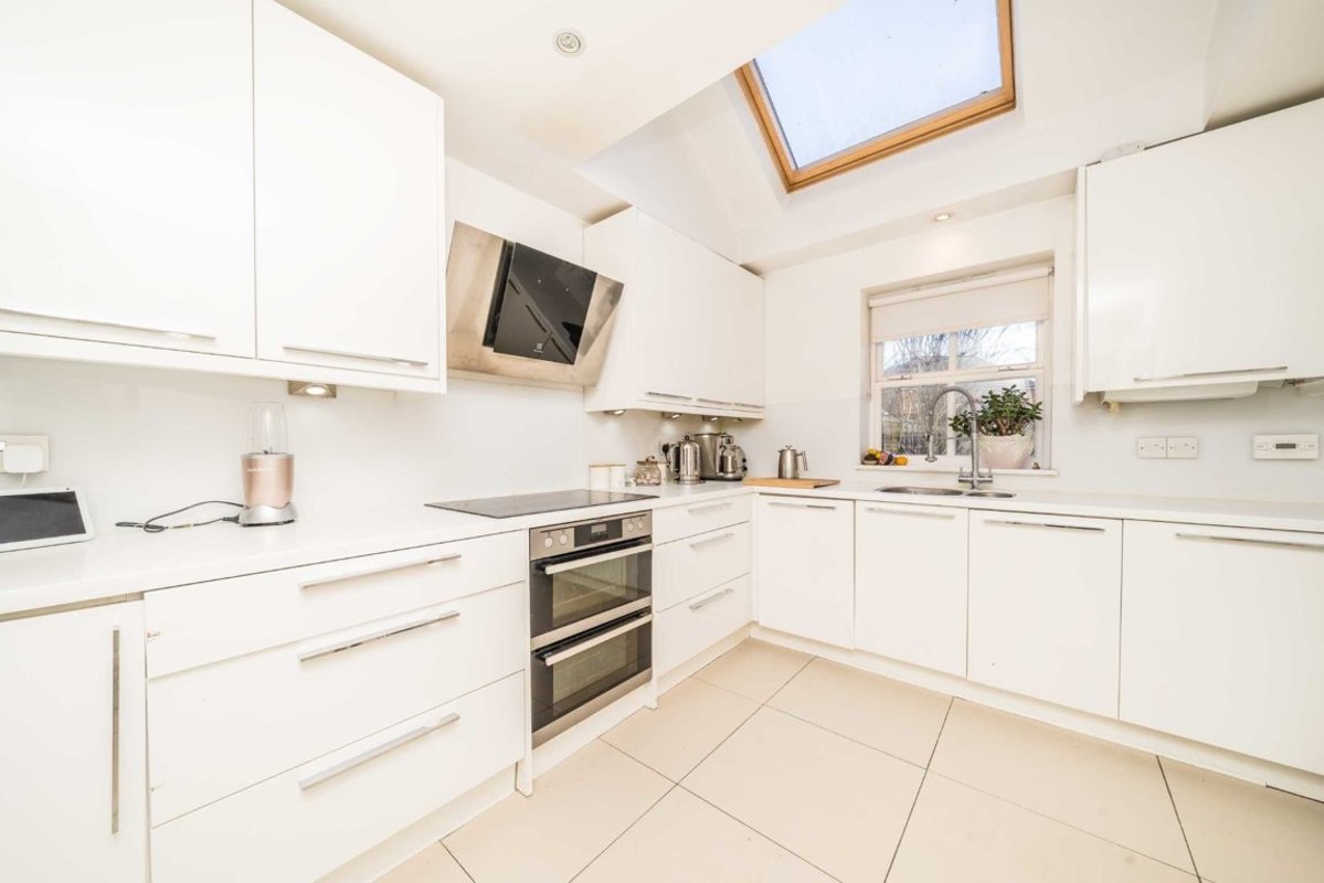 House for sale in Debden Close, Kingston Upon Thames, KT2 (Ref 219591