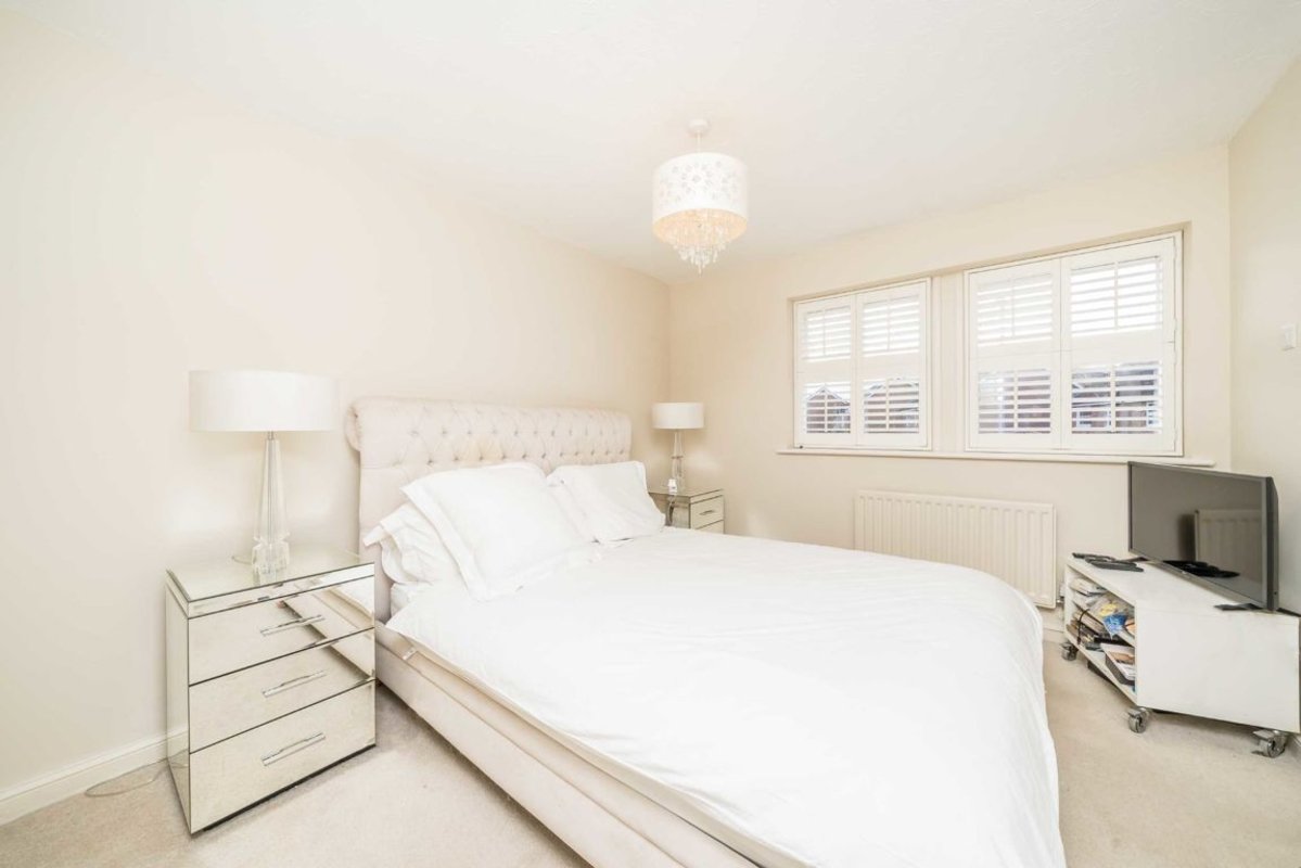 House for sale in Debden Close, Kingston Upon Thames, KT2 (Ref 219591