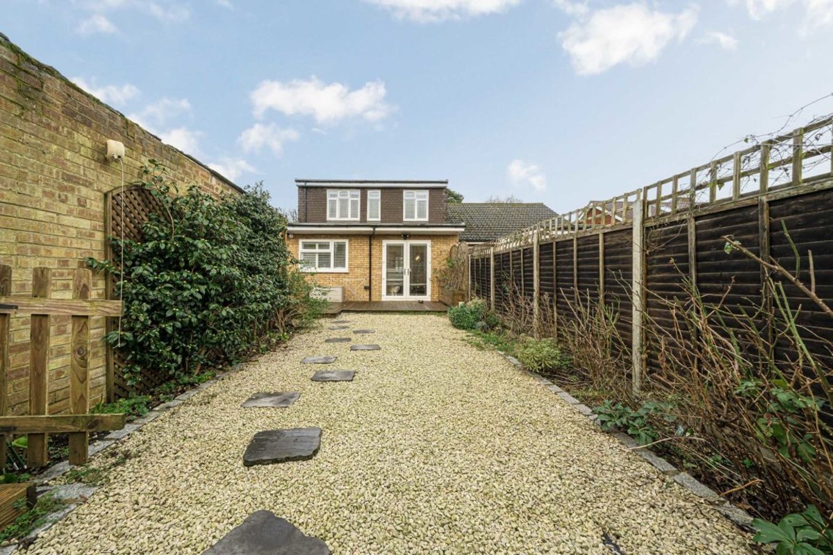 House semidetached for sale in Dukes Close, Hampton, TW12 (Ref