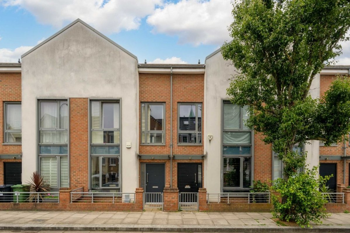 House terraced for sale in Elbe Street, London, SW6 (Ref 226778) Dexters