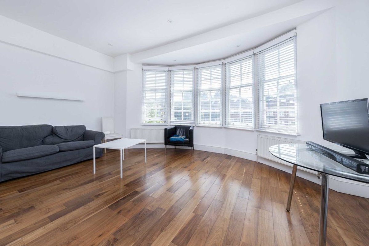 Flat for sale in Finchley Road, London, NW3 (Ref 183718) Dexters