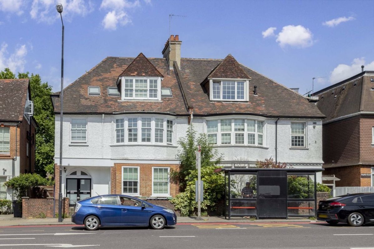 Flat for sale in Finchley Road, London, NW3 (Ref 183718) Dexters