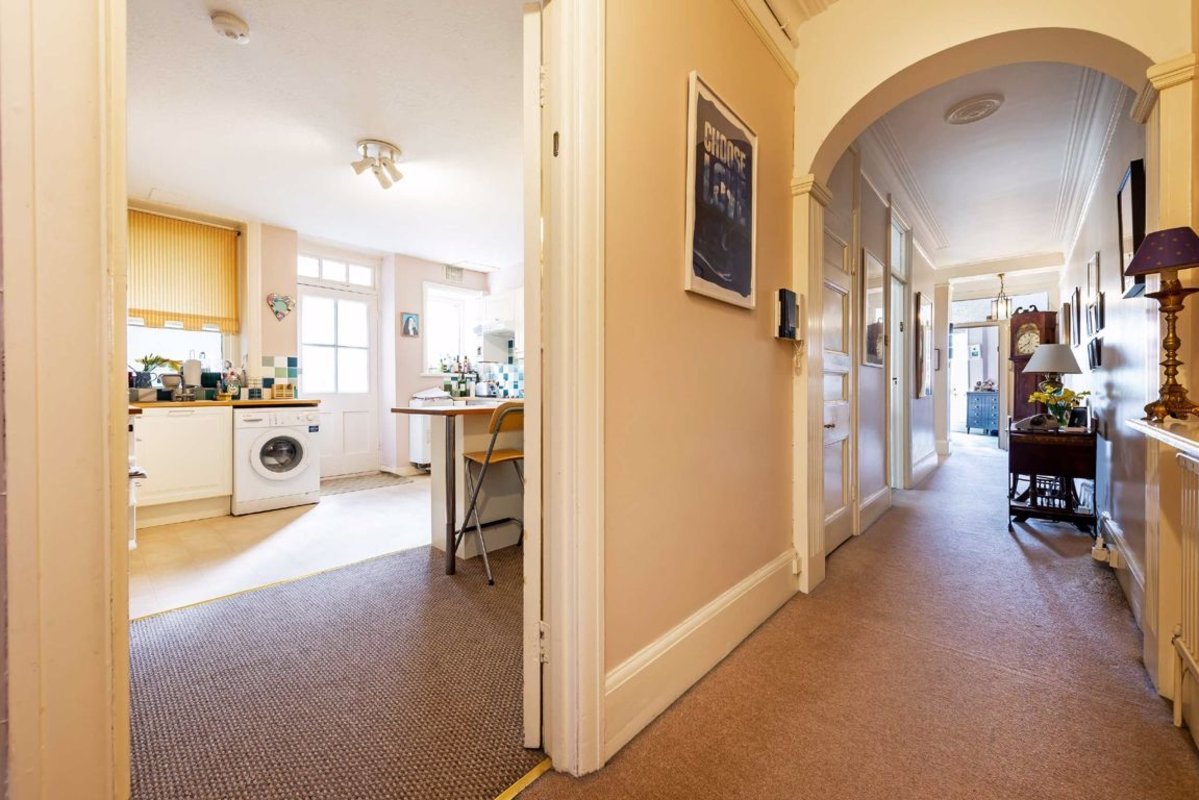 Flat for sale in Finchley Road, London, NW3 (Ref 198187) Dexters