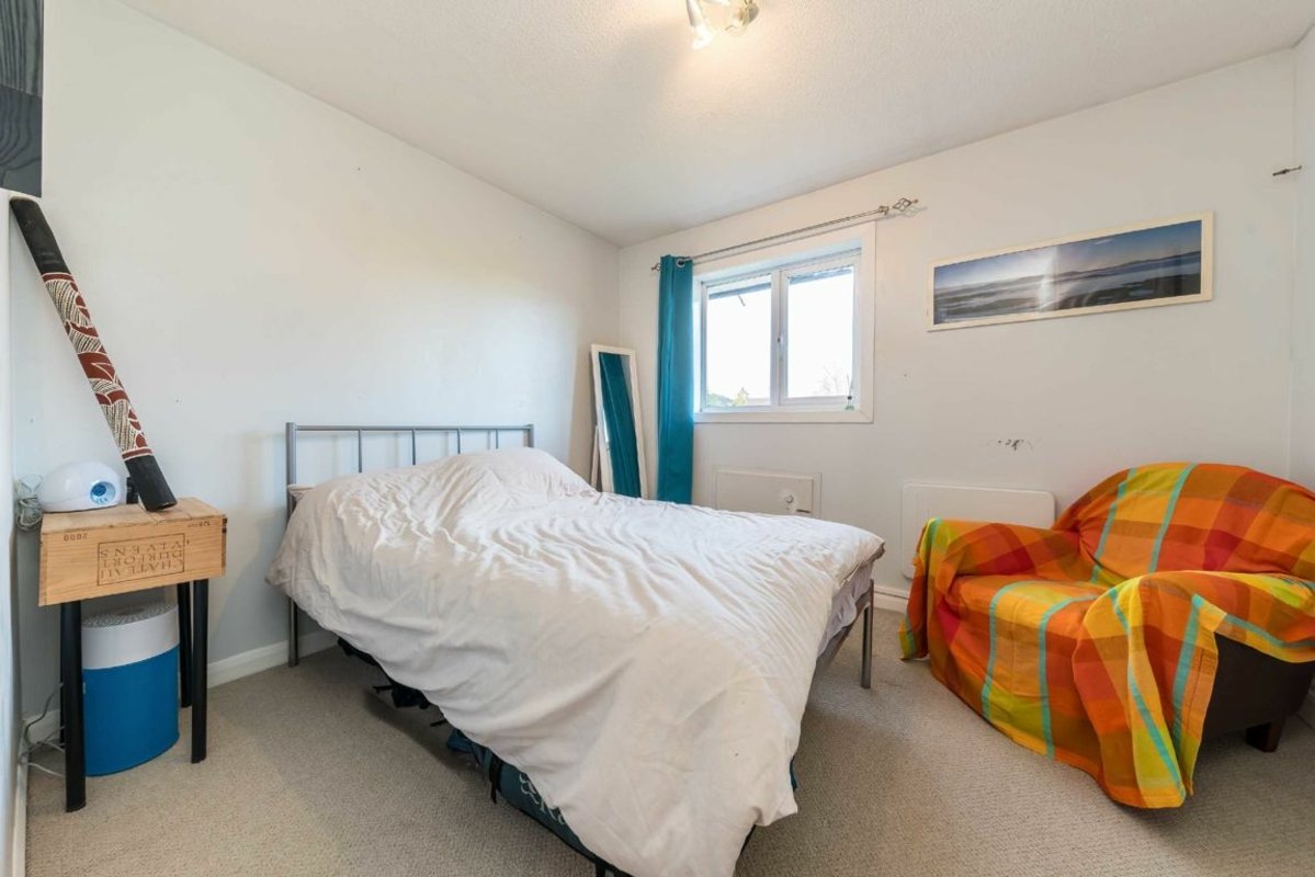 House for sale in Glen Walk, Isleworth, TW7 (Ref 215567) Dexters