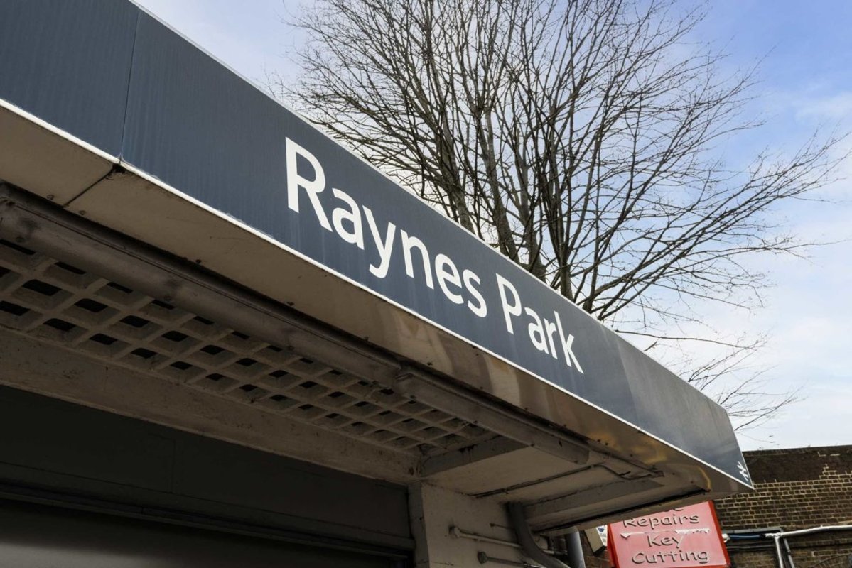 New Flat for sale in Greenview Drive, Raynes Park, SW20 (Ref 218539