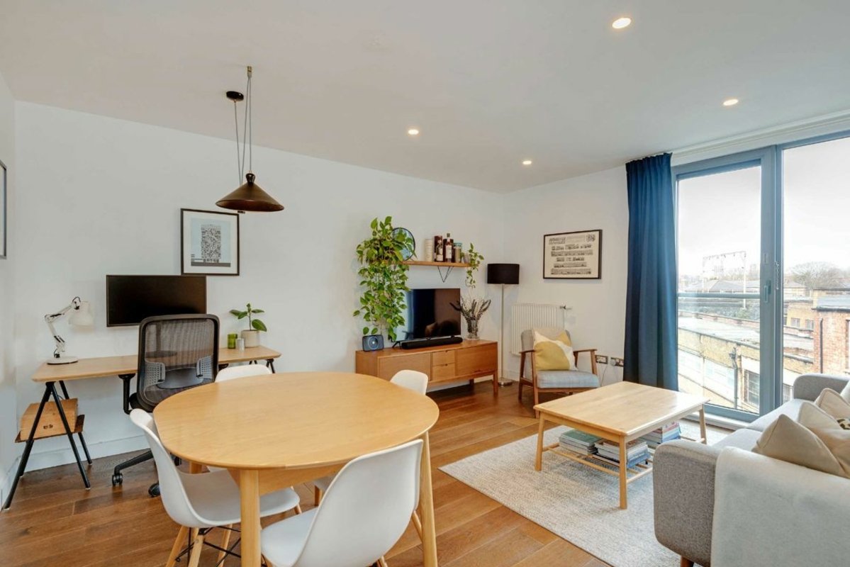 Flat for sale in Hackney Grove, London, E8 (Ref 216010) Dexters