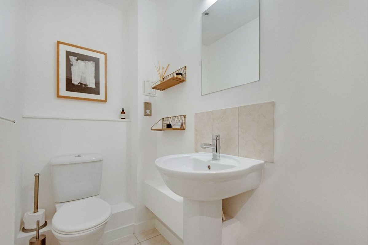 Flat for sale in Hackney Grove, London, E8 (Ref 216010) Dexters
