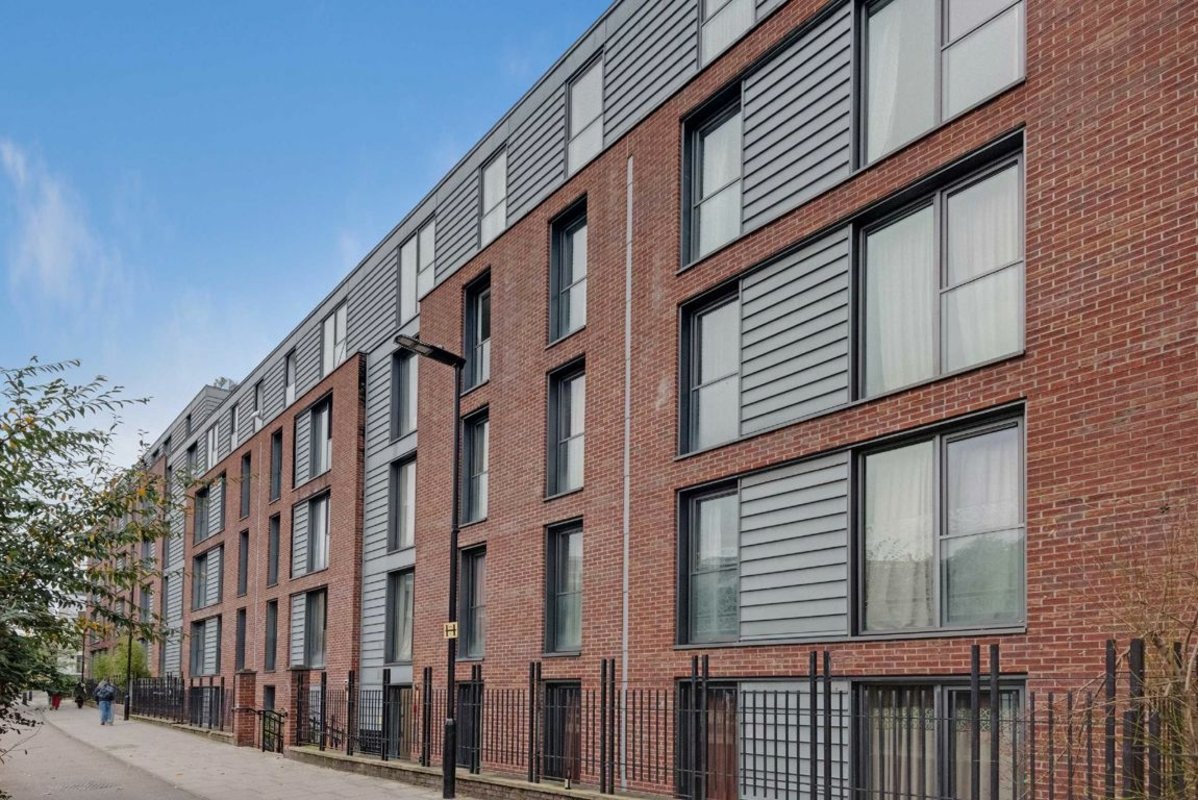 Flat for sale in Hackney Grove, London, E8 (Ref 216010) Dexters