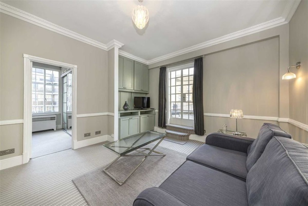 Flat for sale in Hallam Street, London, W1W (Ref 224491) Dexters