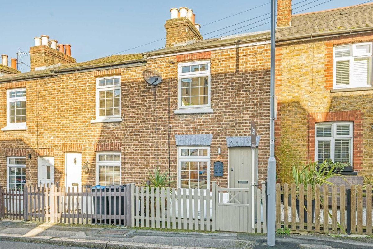 House for sale in Haycroft Road, Surbiton, KT6 (Ref 217831) Dexters