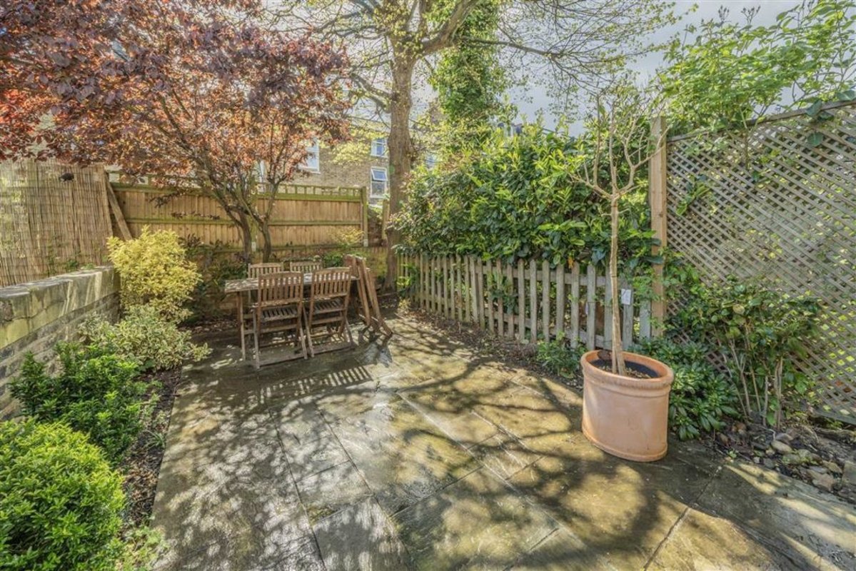 Flat for sale in Hayter Road, London, SW2 (Ref 224459) Dexters