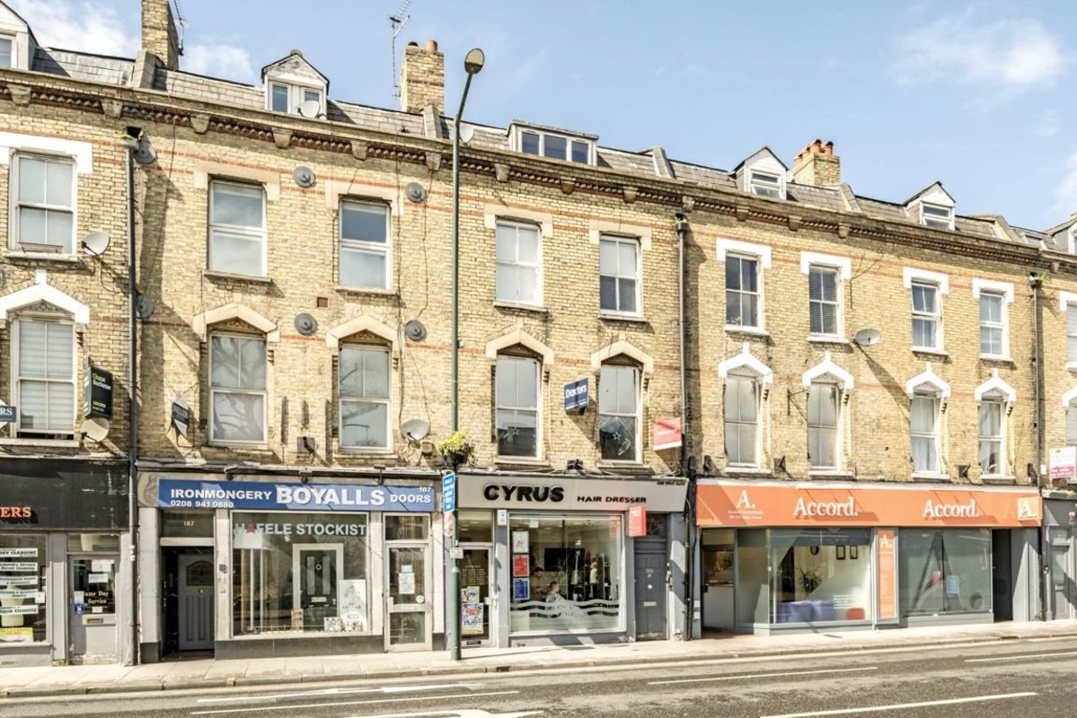 Flat for sale in High Street, Hampton, TW12 (Ref 199884) Dexters
