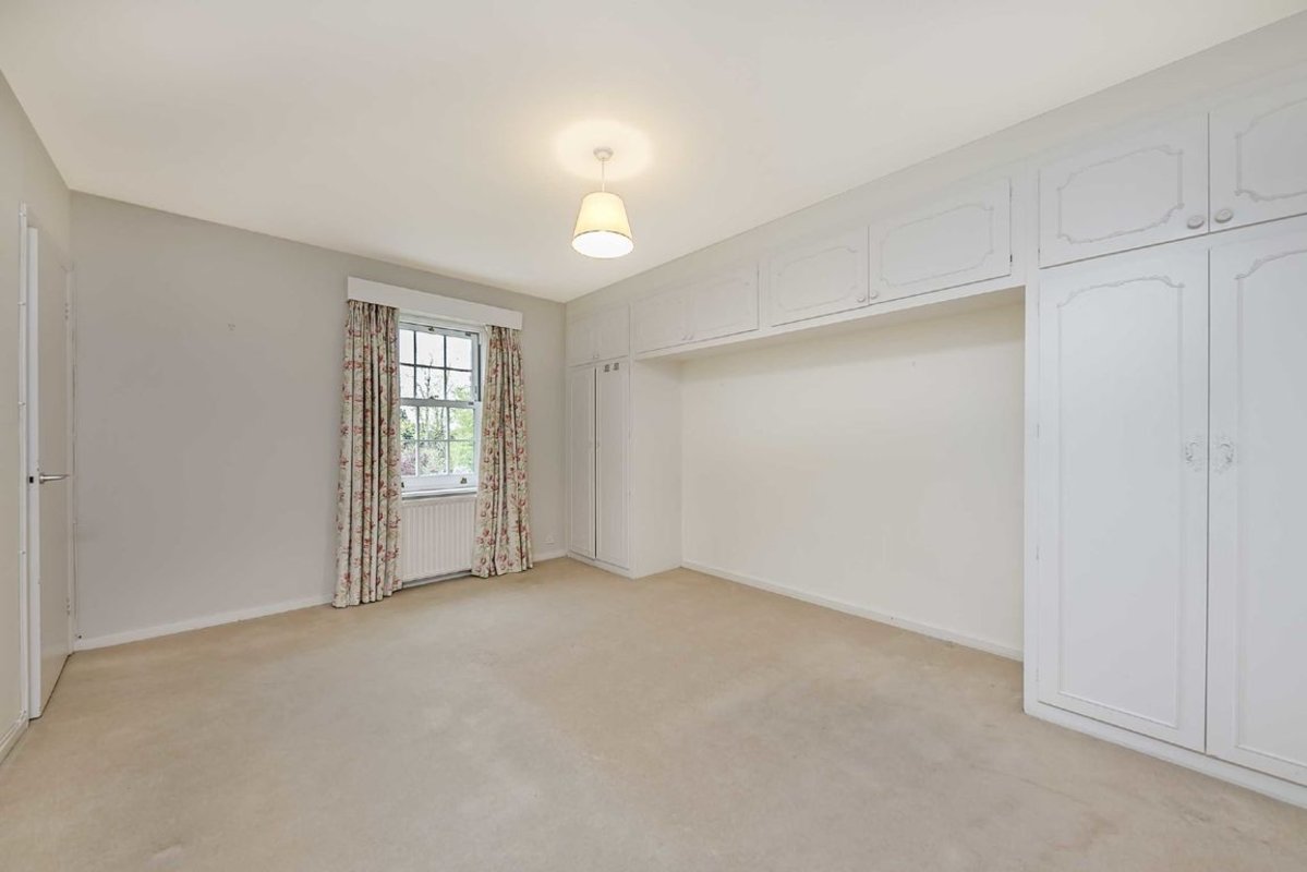 House for sale in Hogarth Way, Hampton, TW12 (Ref 200913) Dexters