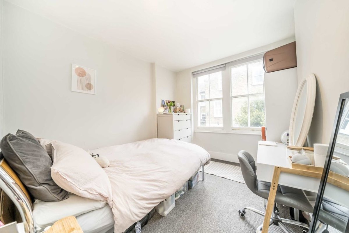 Flat for sale in Jedburgh Street, London, SW11 (Ref 226242) Dexters