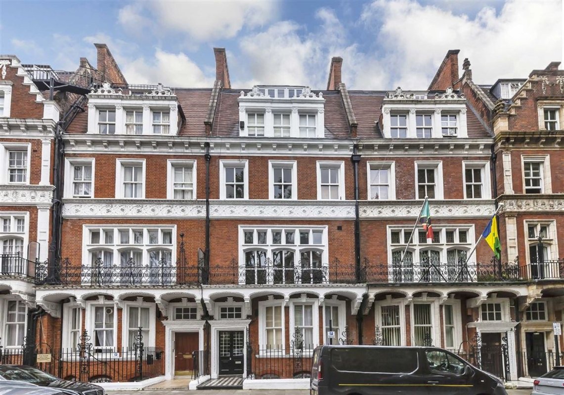 Flat for sale in Kensington Court, London, W8 Dexters