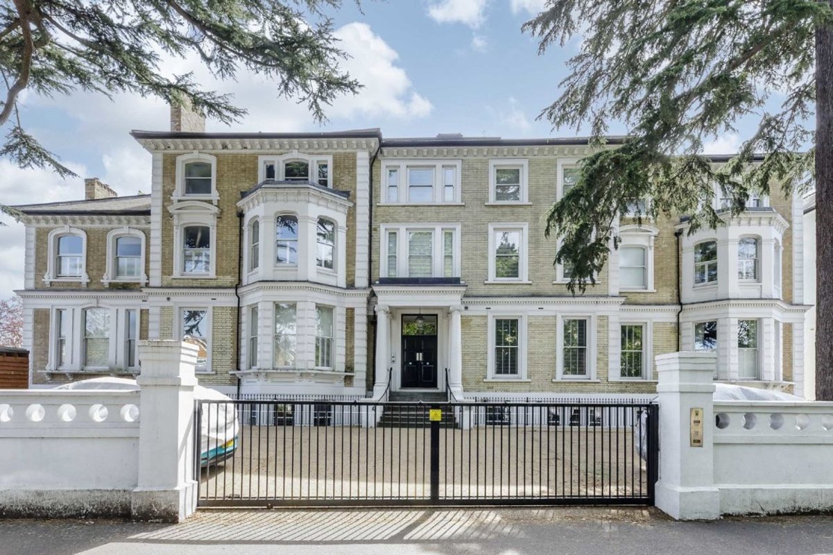 Flat for sale in Langley Road, Surbiton, KT6 (Ref 200825) Dexters