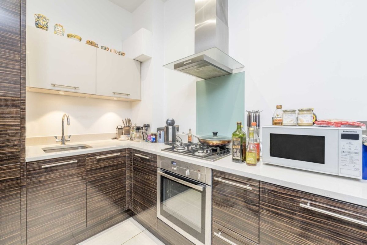 Flat for sale in Langley Road, Surbiton, KT6 (Ref 200825) Dexters