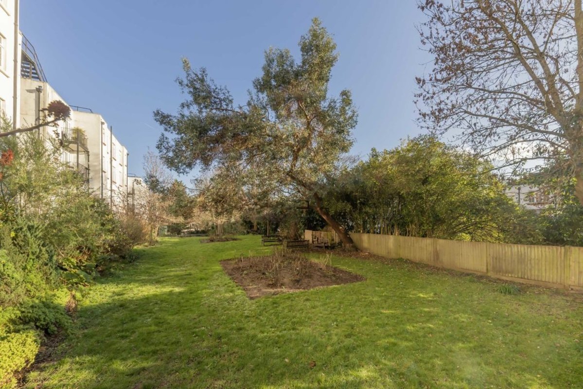 Flat for sale in Makepeace Avenue, London, N6 (Ref 217232) Dexters