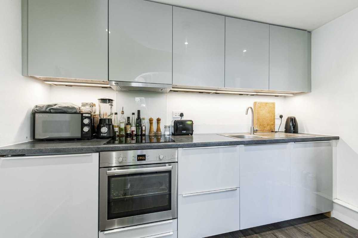 Flat for sale in Manor Drive, Surbiton, KT5 (Ref 219346) Dexters