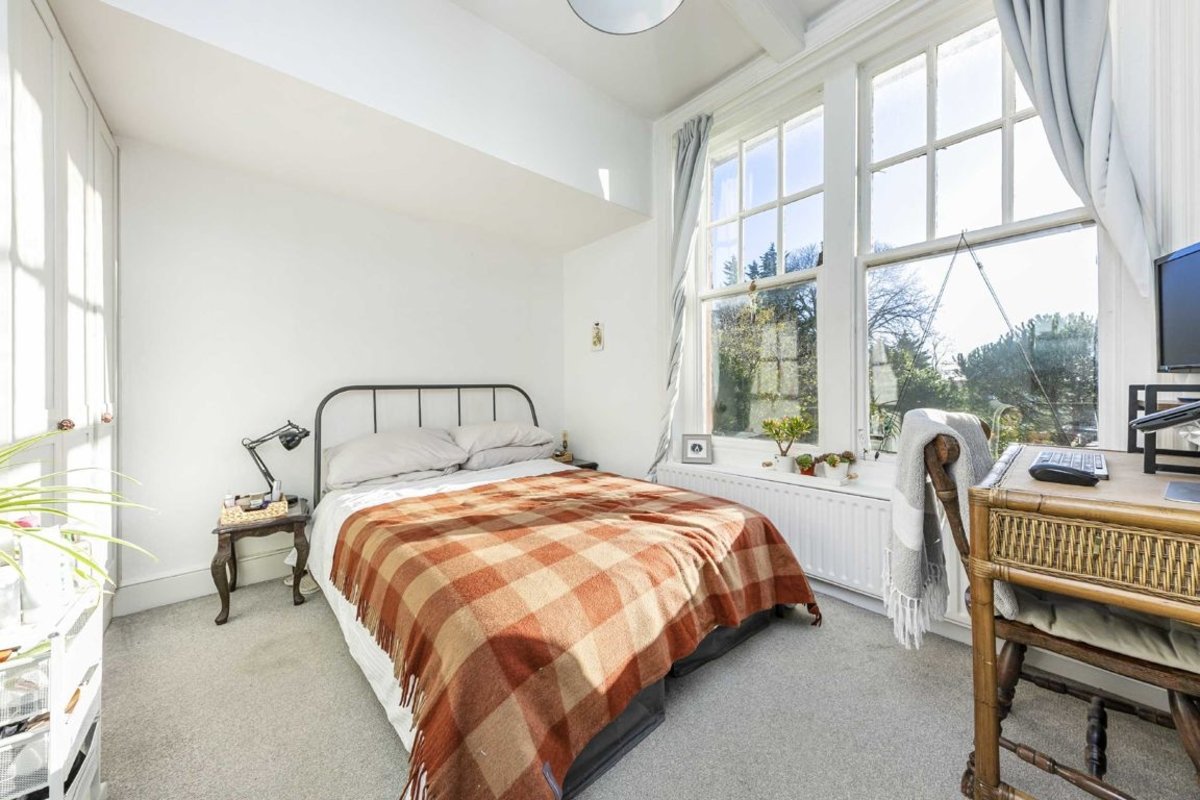 Flat for sale in Manor Drive, Surbiton, KT5 (Ref 219346) Dexters