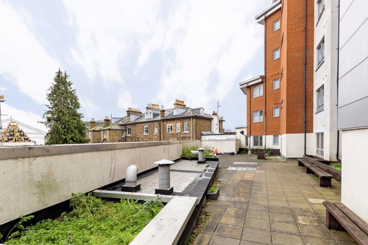 Flat for sale in Northfield Avenue, London, W13 (Ref 155277) Dexters
