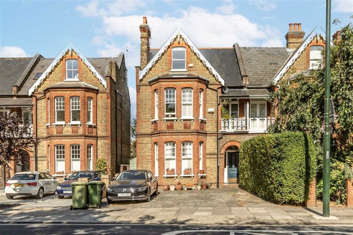 Flat for sale in Park Road, Teddington, TW11 (Ref 210774) Dexters