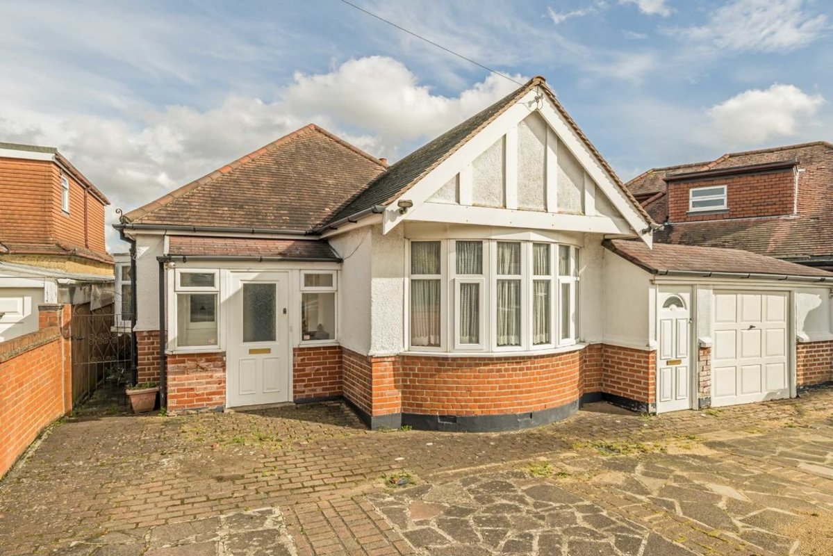 Bungalow for sale in Parkside Crescent, Surbiton, KT5 (Ref 220872