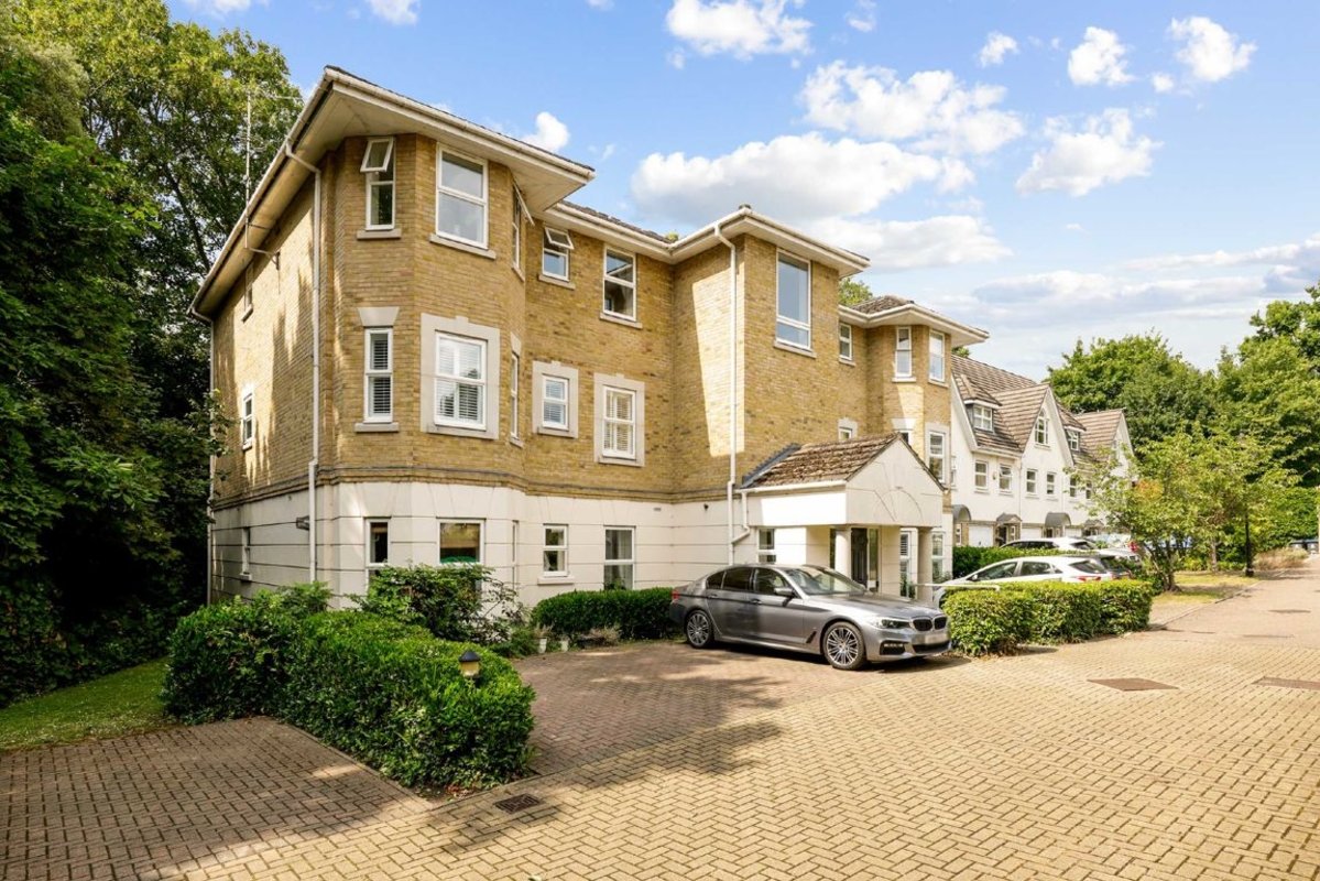 Flat for sale in Penners Gardens, Surbiton, KT6 (Ref 205807) Dexters