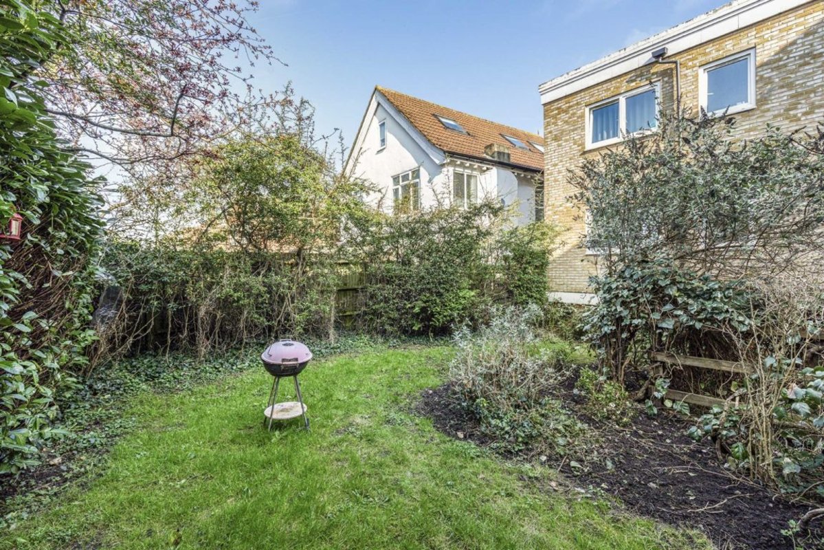 Flat for sale in Pollard Road, Morden, SM4 (Ref 221581) Dexters
