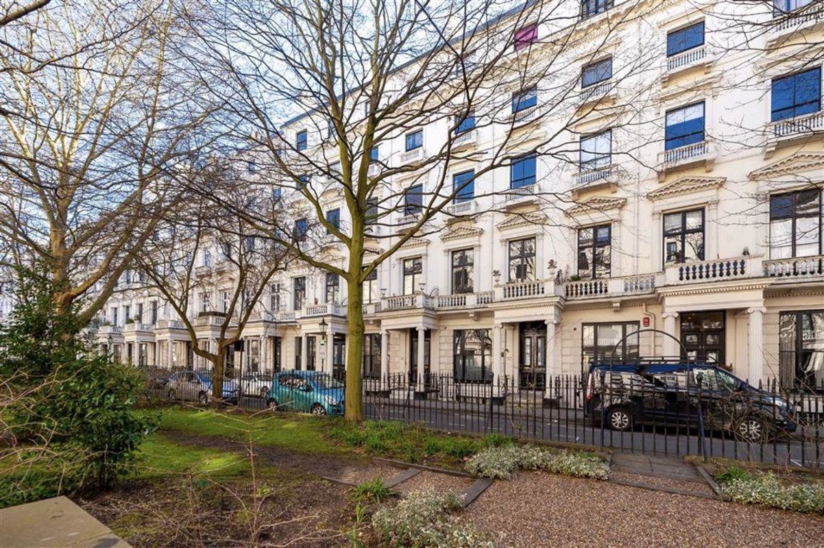 Flat for sale in Queens Gardens, London, W2 | Dexters