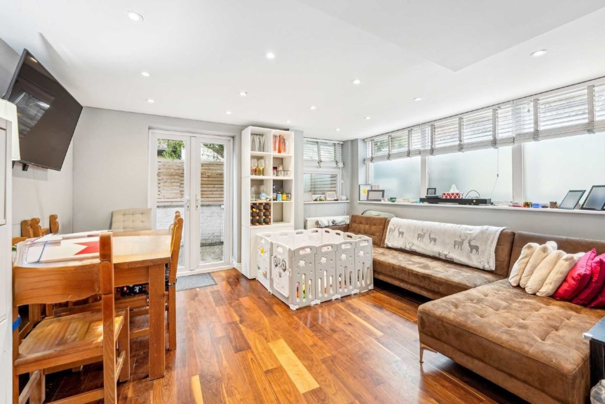 Flat for sale in Queenstown Road, London, SW8 (Ref 226388) Dexters