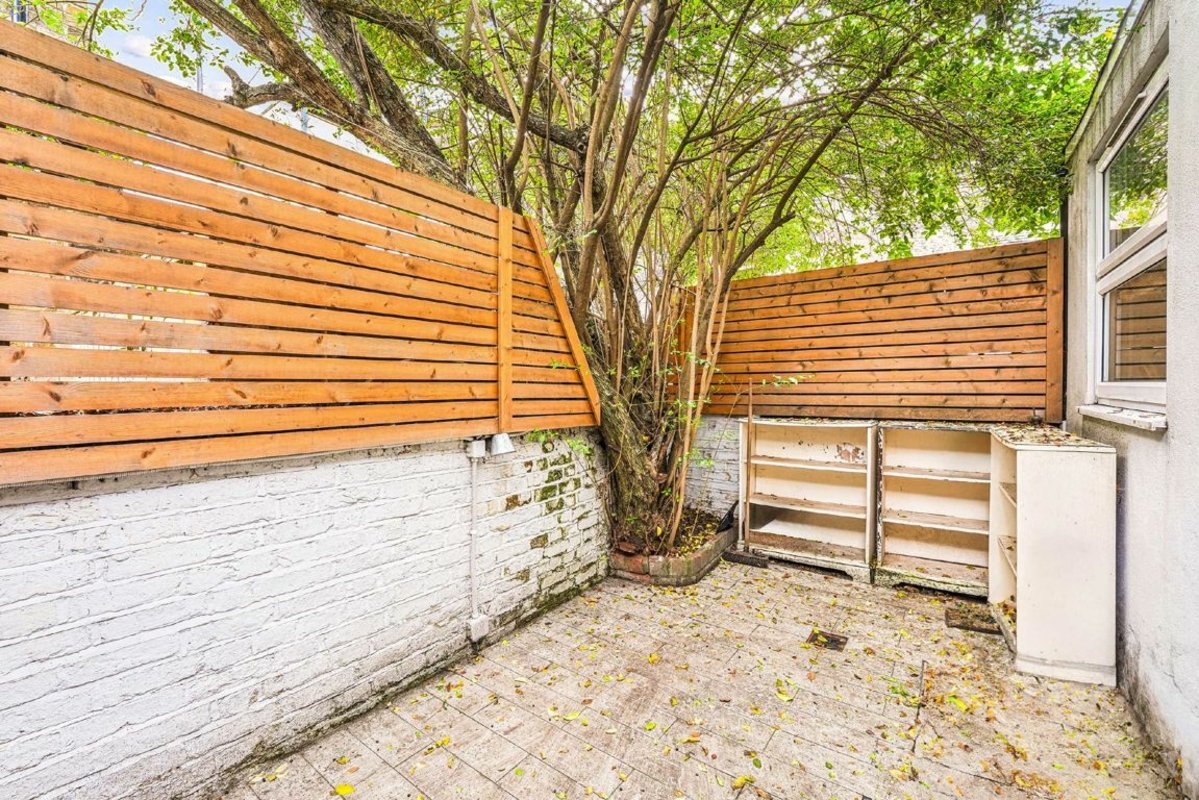 Flat for sale in Queenstown Road, London, SW8 (Ref 226388) Dexters