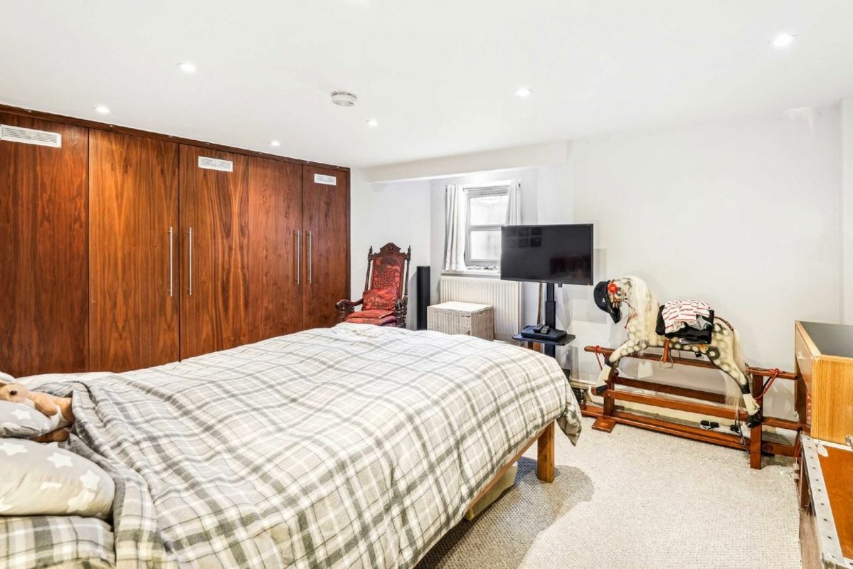 Flat for sale in Queenstown Road, London, SW8 (Ref 226388) Dexters