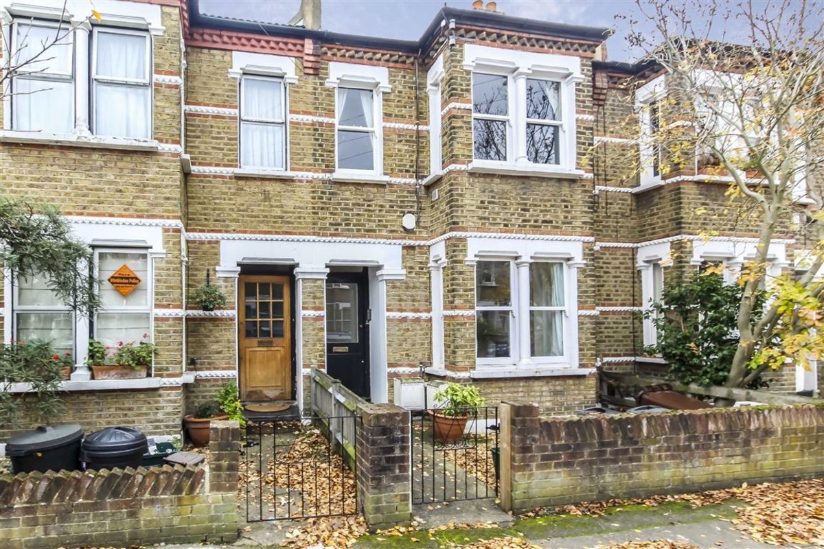 Flat for sale in Ridley Road, London, SW19 Dexters